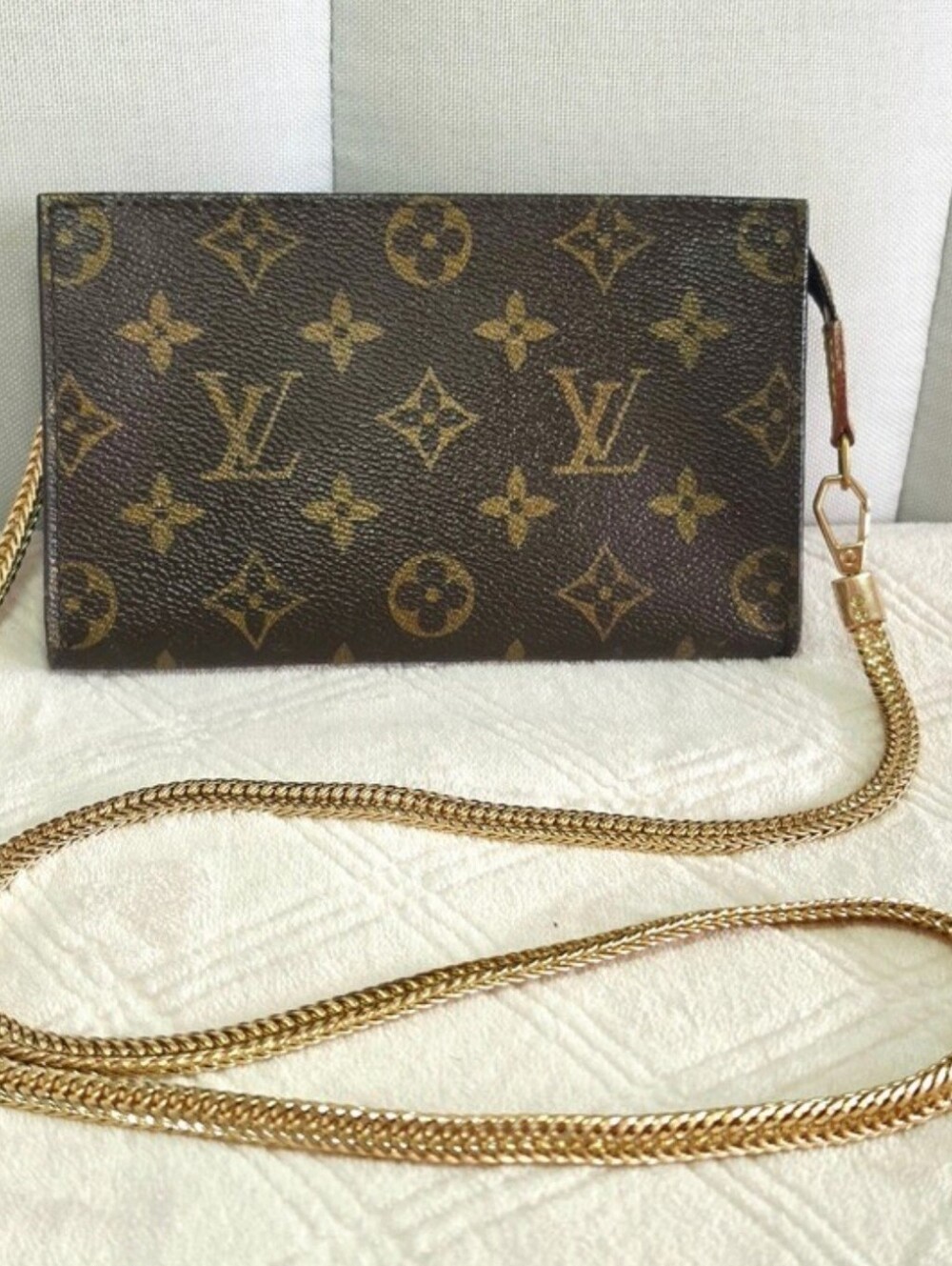 100% Authentic Louis Vuitton Monogram Pouch With Added Chain - Picture 2 of 13